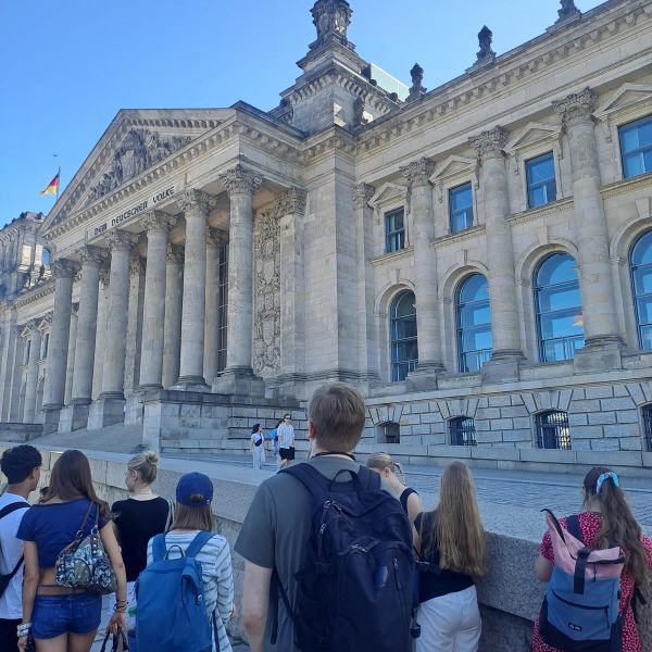 Fachseminar Politik-Wirtschaft erkundet außerschulische Lernorte in Berlin - Bild 2