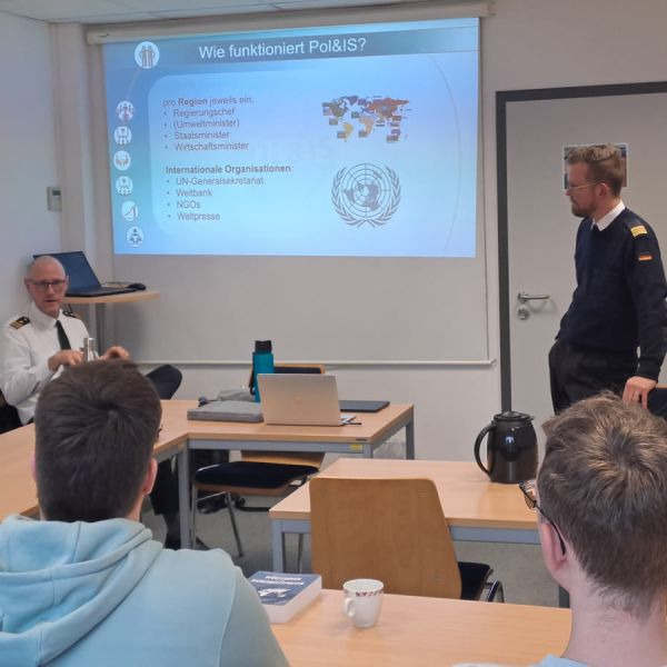 Fachseminar Politik-Wirtschaft, November 2025 - Bild 4